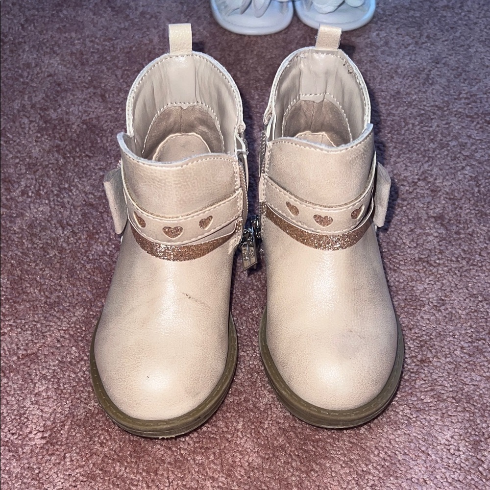 Jessica Simpson Tan Heart Boots